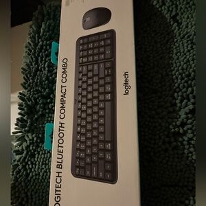 Logitech Bluetooth Keyboard and Mouse Set - Gray